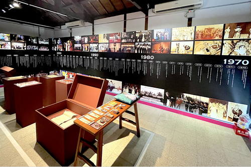 The classic repertoire and development history of the Taiwan Bangzi Opera Company
were presented.
