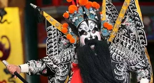 The big painted face mainly represents male characters with unusual personalities or
appearances.